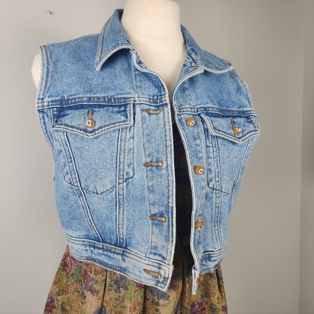 VTG 90s Cropped Denim Jean Vest With  Gem Button Detailing Size S Fits Medium - Picture 4 of 10